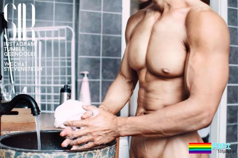 为健身私教抹油 他一脸享受很主动？！ - 51虹马