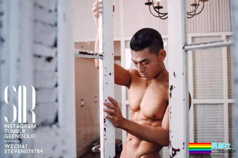 为健身私教抹油 他一脸享受很主动？！ - 51虹马