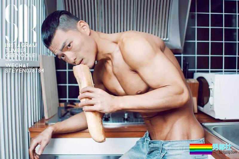 为健身私教抹油 他一脸享受很主动？！ - 51虹马