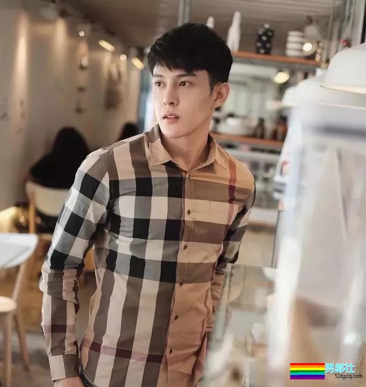 极品小狼狗空少上演制服诱惑！大只太撩人！ - 51虹马