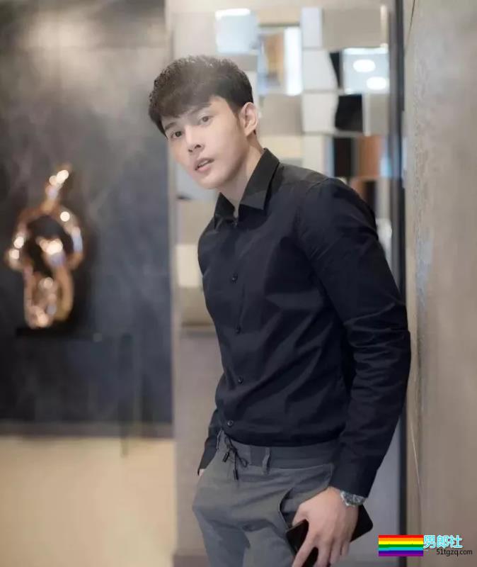 极品小狼狗空少上演制服诱惑！大只太撩人！ - 51虹马