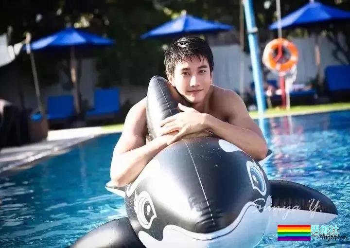 极品小狼狗空少上演制服诱惑！大只太撩人！ - 51虹马