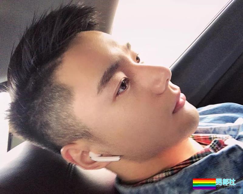 186CM大长腿邻家小哥，还是小肌肉体育生？蜜汁坐姿亮了~ - 51虹马