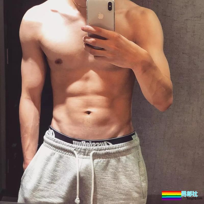 186CM大长腿邻家小哥，还是小肌肉体育生？蜜汁坐姿亮了~ - 51虹马