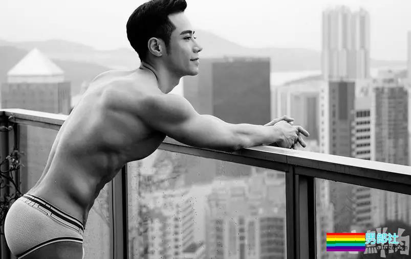 拜倒在这枚小叔的白内裤之下押大还是押小？胸肌傲人超想捏! - 51虹马