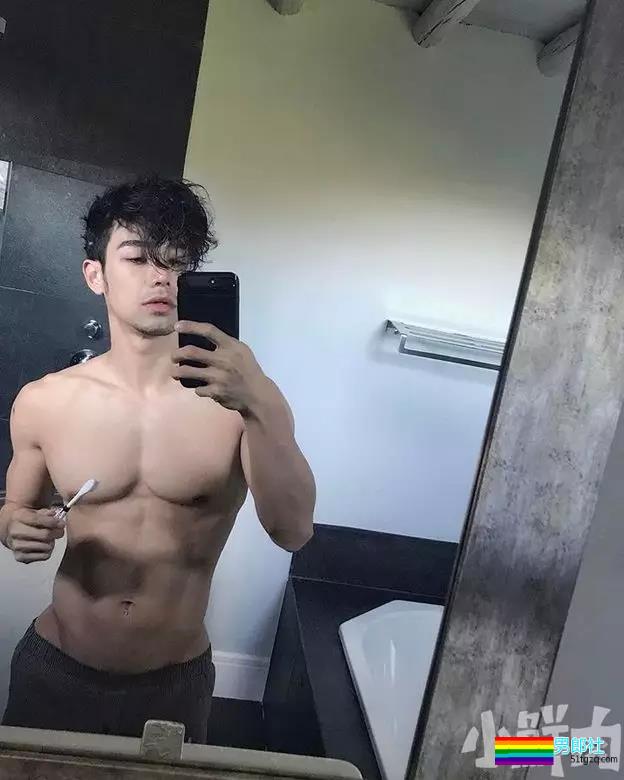 拜倒在这枚小叔的白内裤之下押大还是押小？胸肌傲人超想捏! - 51虹马