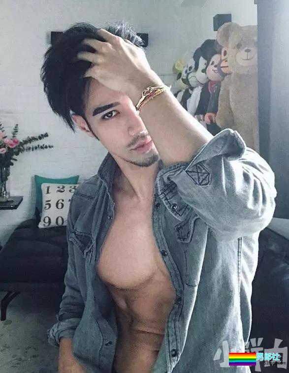 拜倒在这枚小叔的白内裤之下押大还是押小？胸肌傲人超想捏! - 51虹马