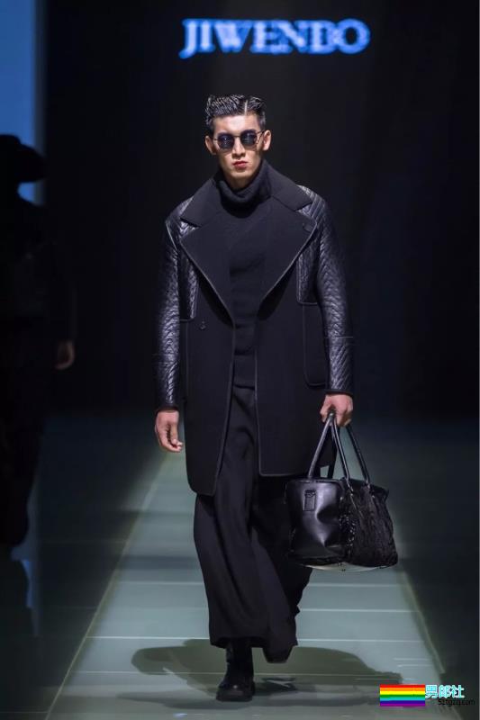 体育生变正装肌肉型男，完美腹肌性感、高颜大长腿！ - 51虹马