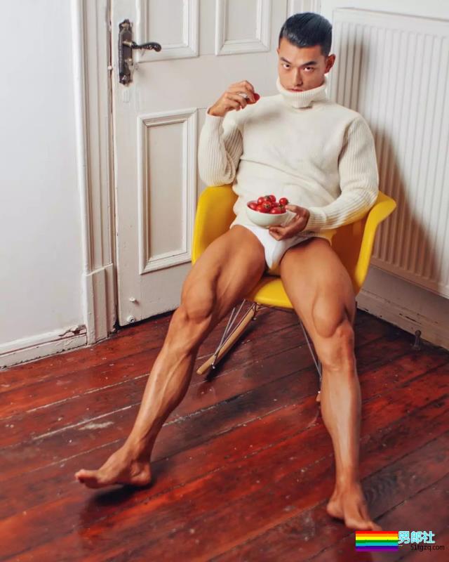 强拉鲜肉抹油、胸肌能放杯子的肌肉男找到了... - 51虹马