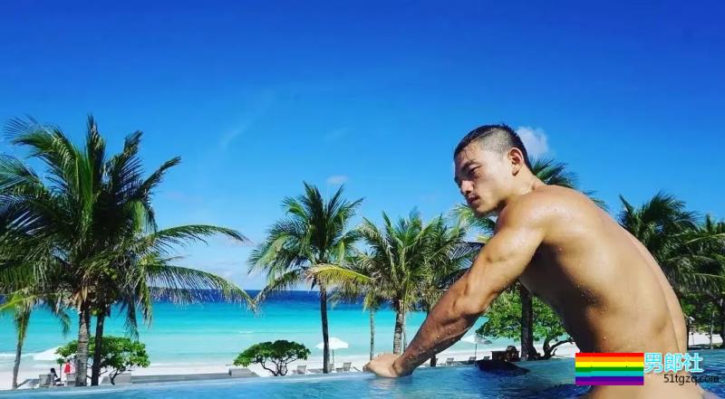 强拉鲜肉抹油、胸肌能放杯子的肌肉男找到了... - 51虹马