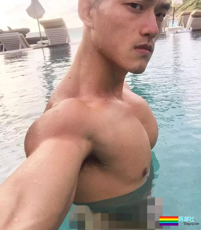 强拉鲜肉抹油、胸肌能放杯子的肌肉男找到了... - 51虹马