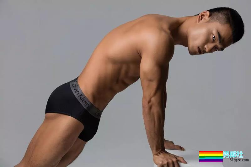 强拉鲜肉抹油、胸肌能放杯子的肌肉男找到了... - 51虹马