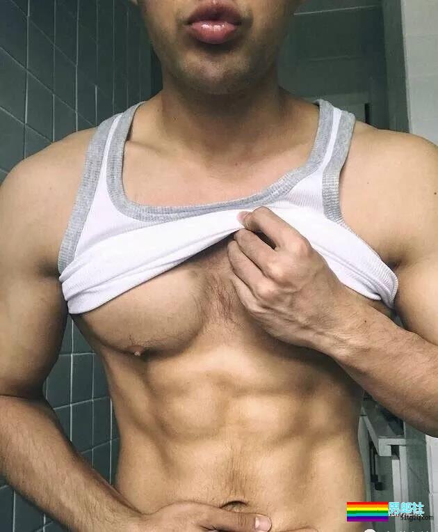 狼系体育生，用大胸肌挑战味蕾！ - 51虹马