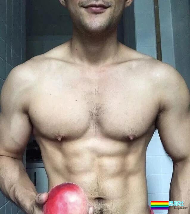 狼系体育生，用大胸肌挑战味蕾！ - 51虹马