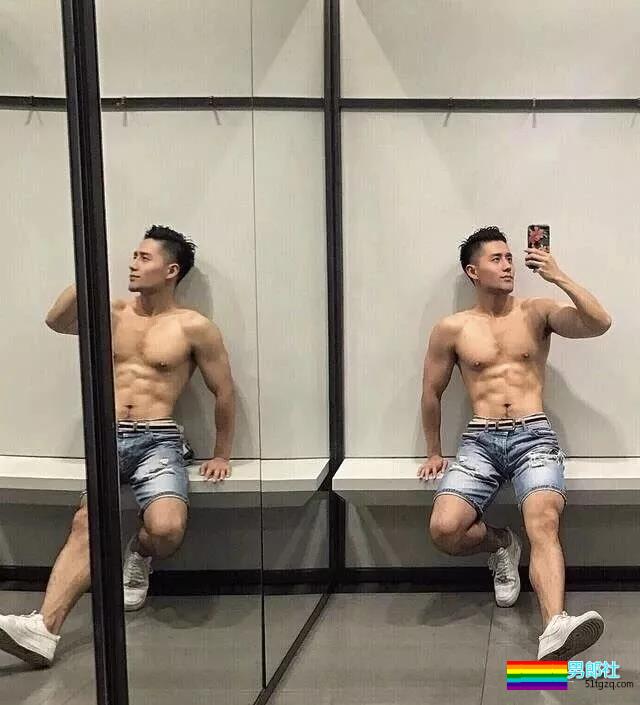 狼系体育生，用大胸肌挑战味蕾！ - 51虹马