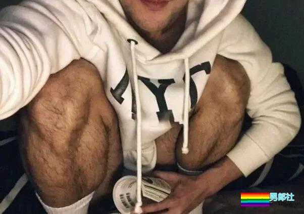 狼系体育生，用大胸肌挑战味蕾！ - 51虹马