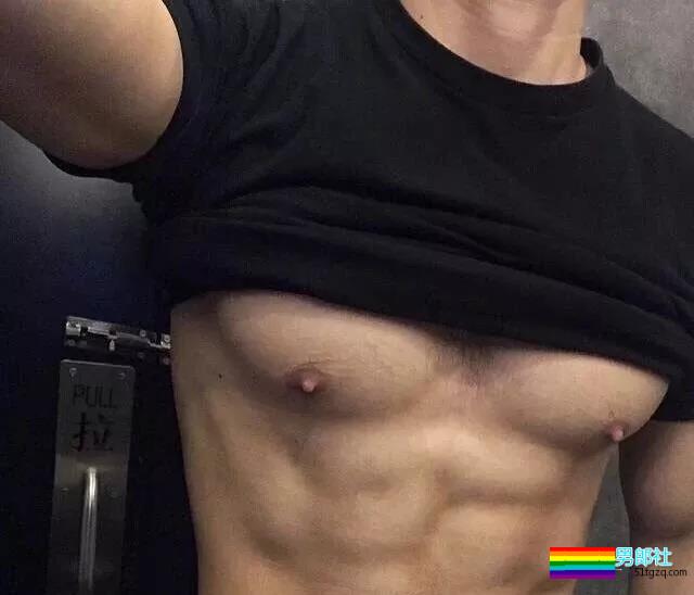 狼系体育生，用大胸肌挑战味蕾！ - 51虹马