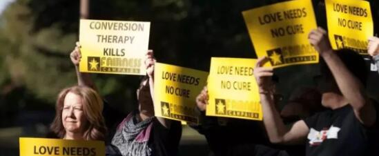 号称能“治好”gay的医生,私下“同性”交友,脸呢? - 51虹马 号称能“治好”gay的医生,私下“同性”交友,脸呢? - 51虹马