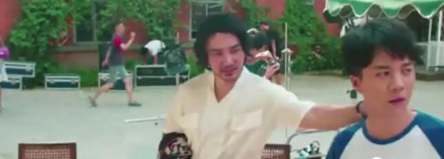 娱乐圈的基情：超级偶像攻 X 新人小白受 - 51虹马