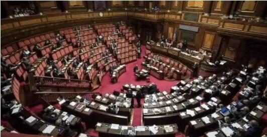 意大利两不同政党男议员在厕所发生关系被拍 - 51虹马 意大利两不同政党男议员在厕所发生关系被拍 - 51虹马