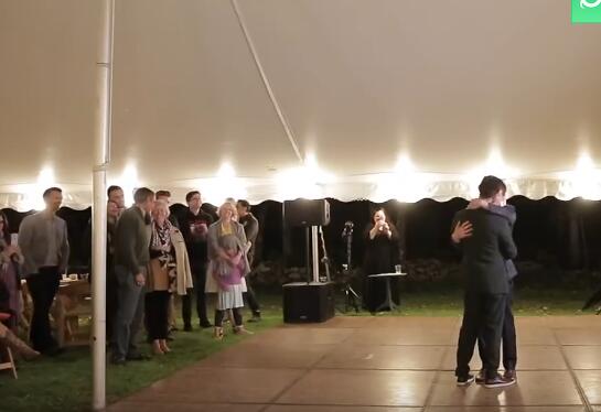 这场婚礼的“第一支舞”精彩得令人尖叫-51虹马