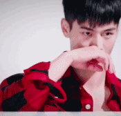 帅气网红模特被传“换脸”不停！他却靠筋肉身材开启“新姿势”~-51虹马