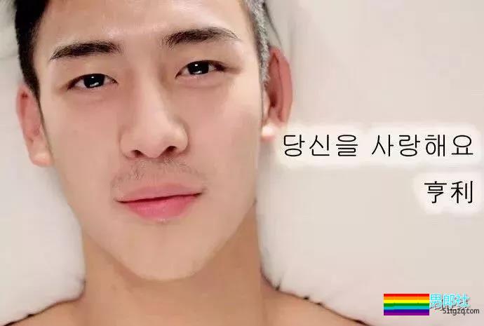 帅气网红模特被传“换脸”不停！他却靠筋肉身材开启“新姿势”~ - 51虹马