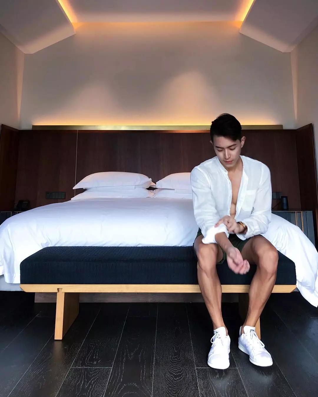 完美比例筋肉小狼狗浴室照简直勾人！天菜网红男模被摄影师疯狂邀约！ - 51虹马