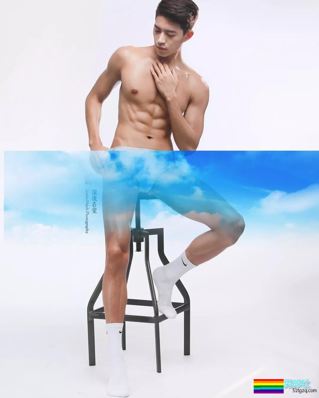 完美比例筋肉小狼狗浴室照简直勾人！天菜网红男模被摄影师疯狂邀约！ - 51虹马