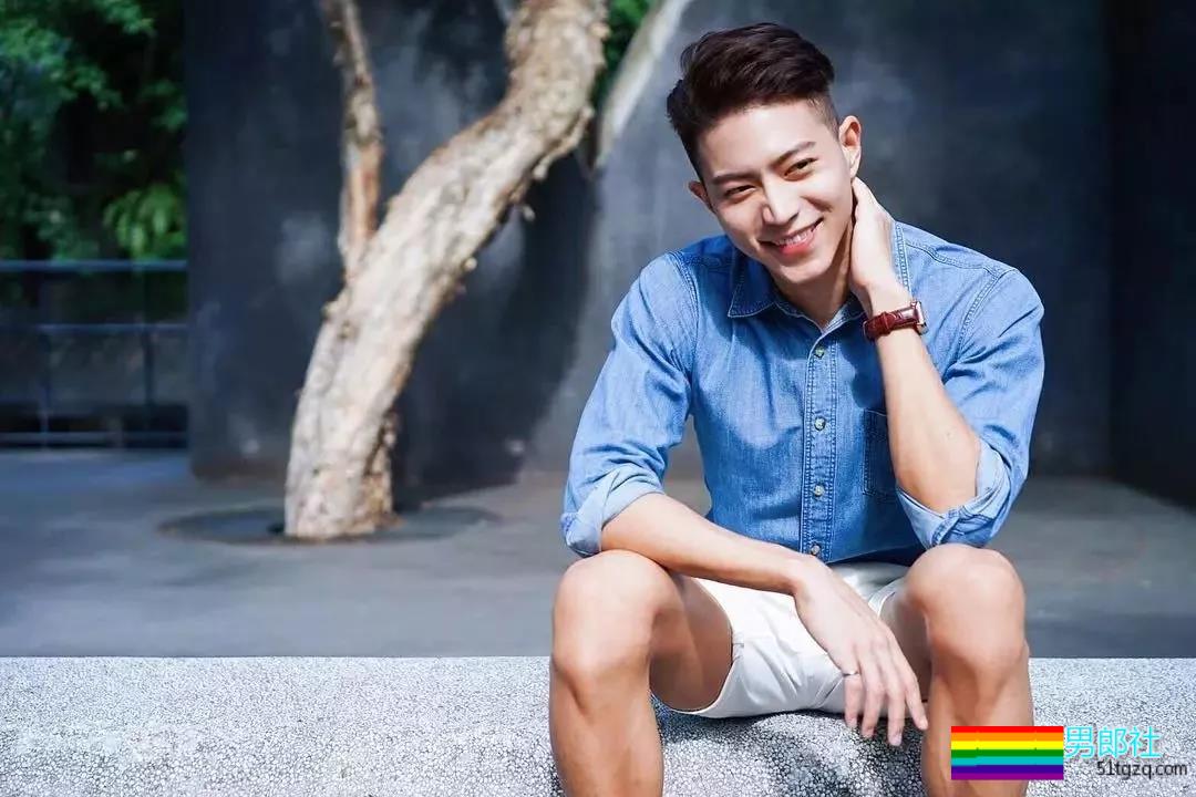 完美比例筋肉小狼狗浴室照简直勾人！天菜网红男模被摄影师疯狂邀约！ - 51虹马