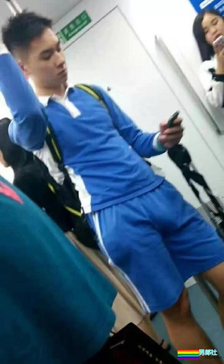 街拍体育生帅哥，有你认识的吗？ - 51虹马