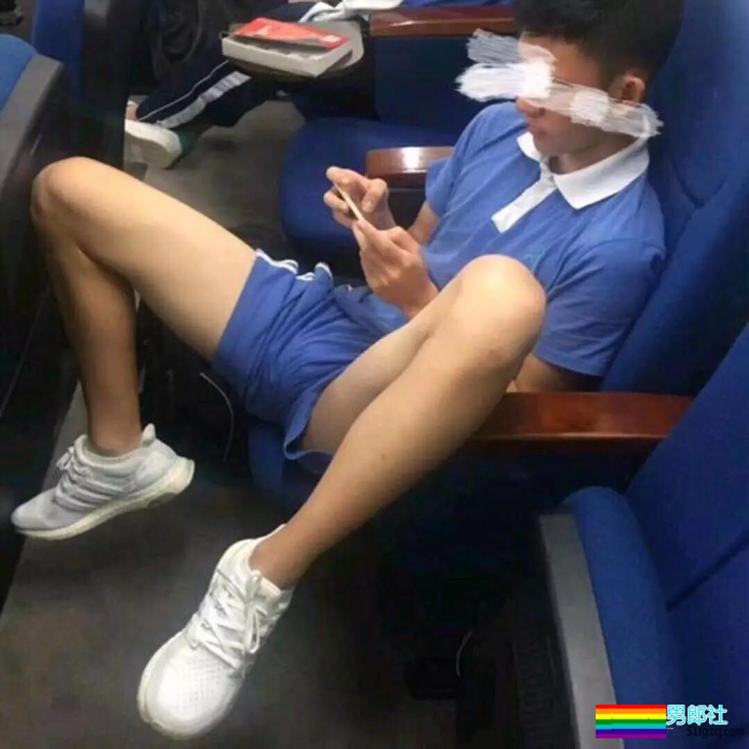 街拍体育生帅哥，有你认识的吗？ - 51虹马