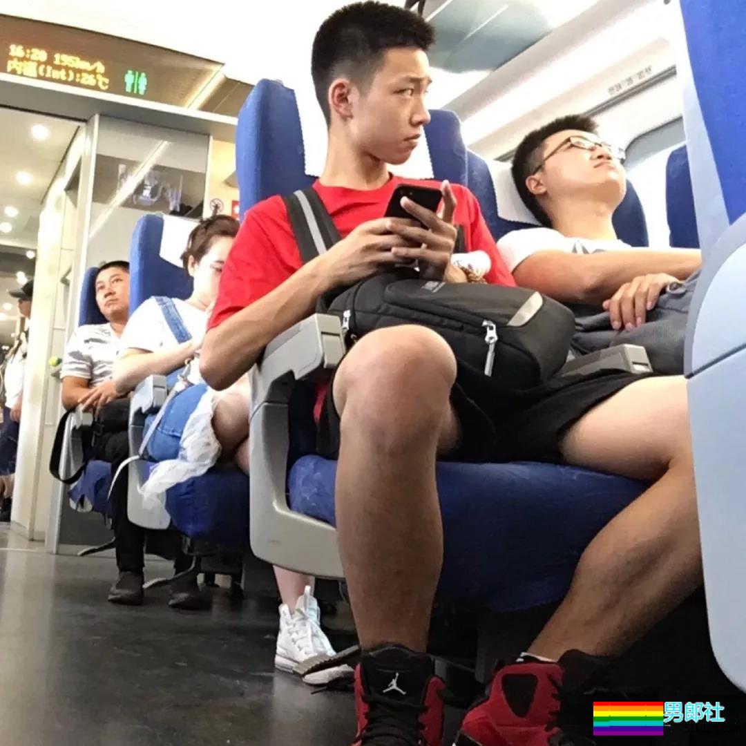 街拍体育生帅哥，有你认识的吗？ - 51虹马