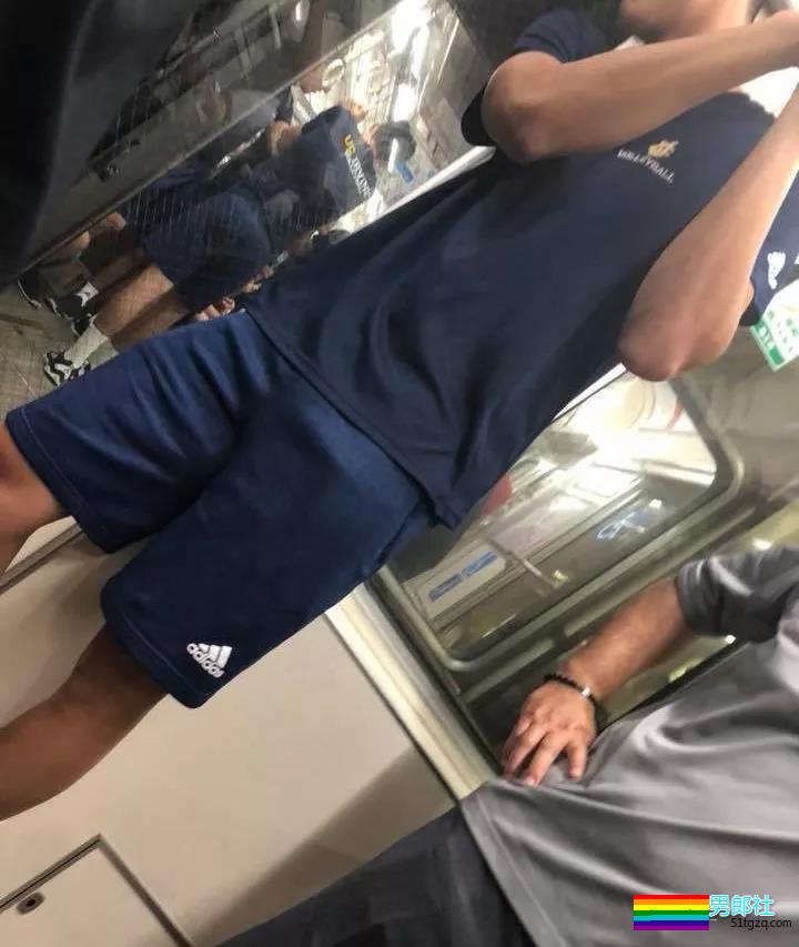 街拍体育生帅哥，有你认识的吗？ - 51虹马