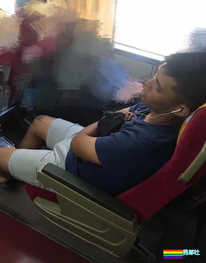 街拍体育生帅哥，有你认识的吗？ - 51虹马