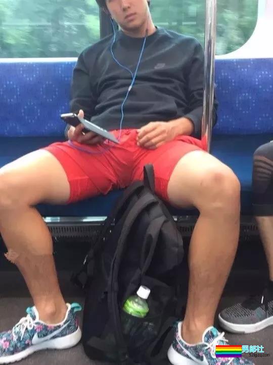 街拍体育生帅哥，有你认识的吗？ - 51虹马