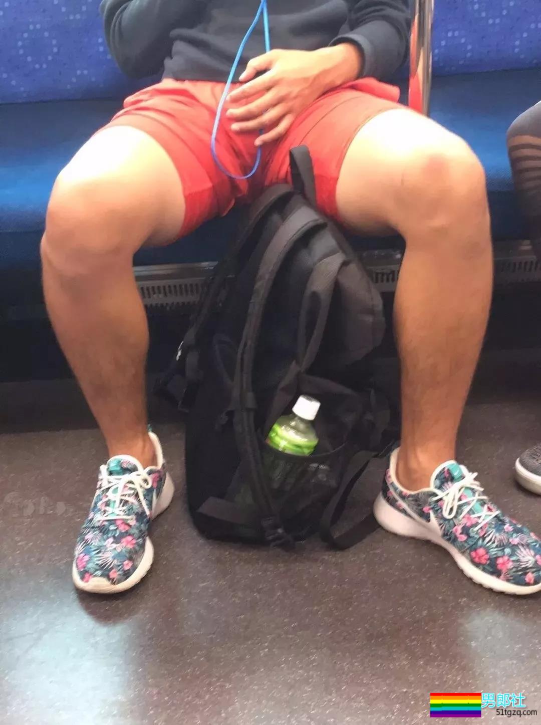 街拍体育生帅哥，有你认识的吗？ - 51虹马