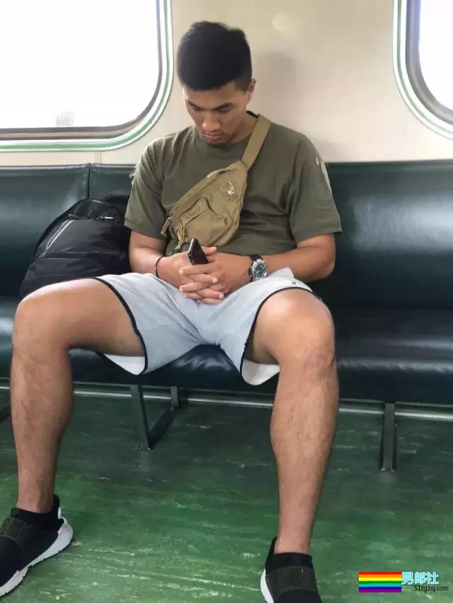 街拍体育生帅哥，有你认识的吗？ - 51虹马