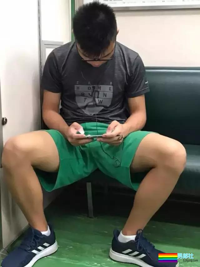 街拍体育生帅哥，有你认识的吗？ - 51虹马