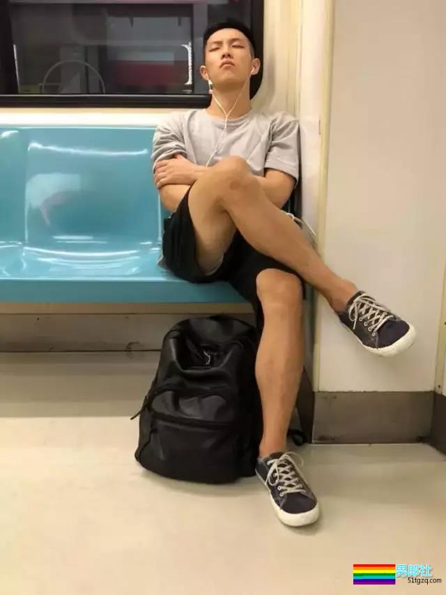 街拍体育生帅哥，有你认识的吗？ - 51虹马