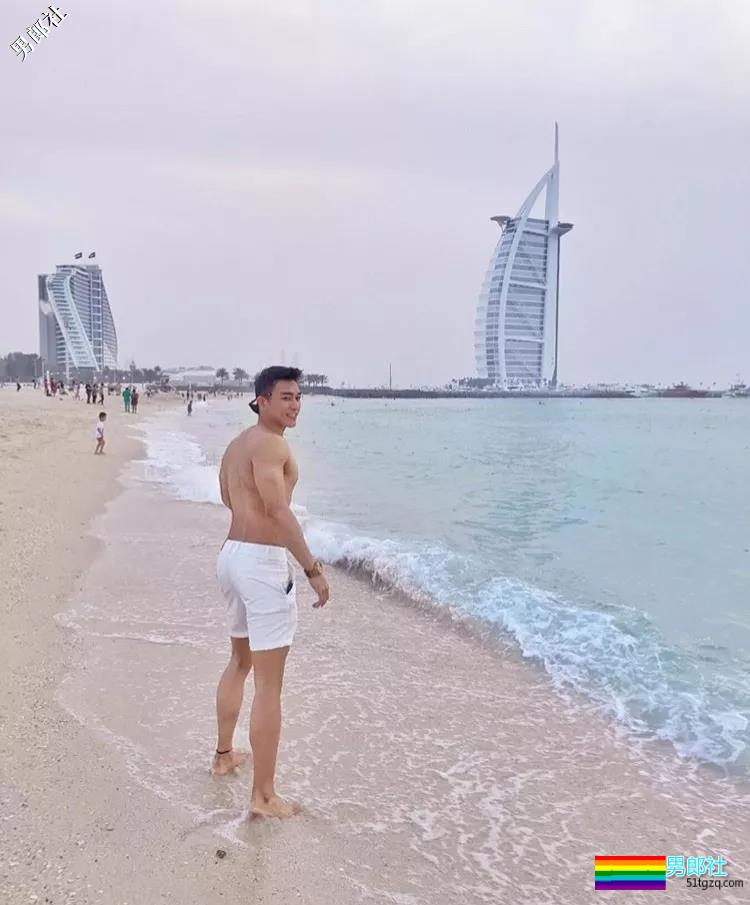 大胸+蜜桃臀筋肉空少撞脸黄景瑜,撑炸衬衫一身腱子肉胸玩年! - 51虹马 大胸+蜜桃臀筋肉空少撞脸黄景瑜,撑炸衬衫一身腱子肉胸玩年! - 51虹马