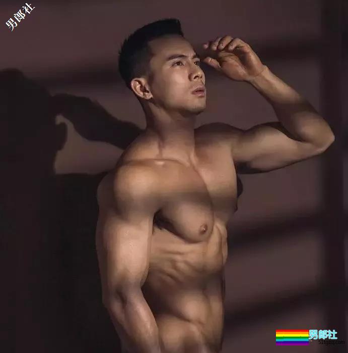 叫卖小视频名媛一朝成名，只求他下次出镜记得刮腋毛 - 51虹马