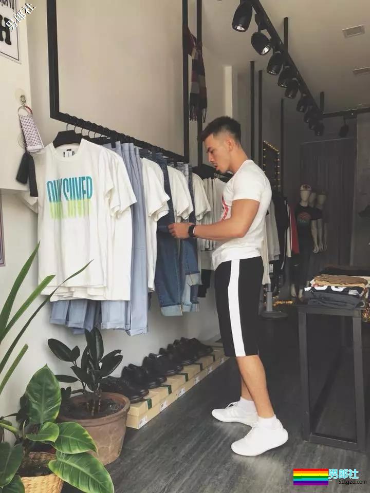 叫卖小视频名媛一朝成名，只求他下次出镜记得刮腋毛 - 51虹马