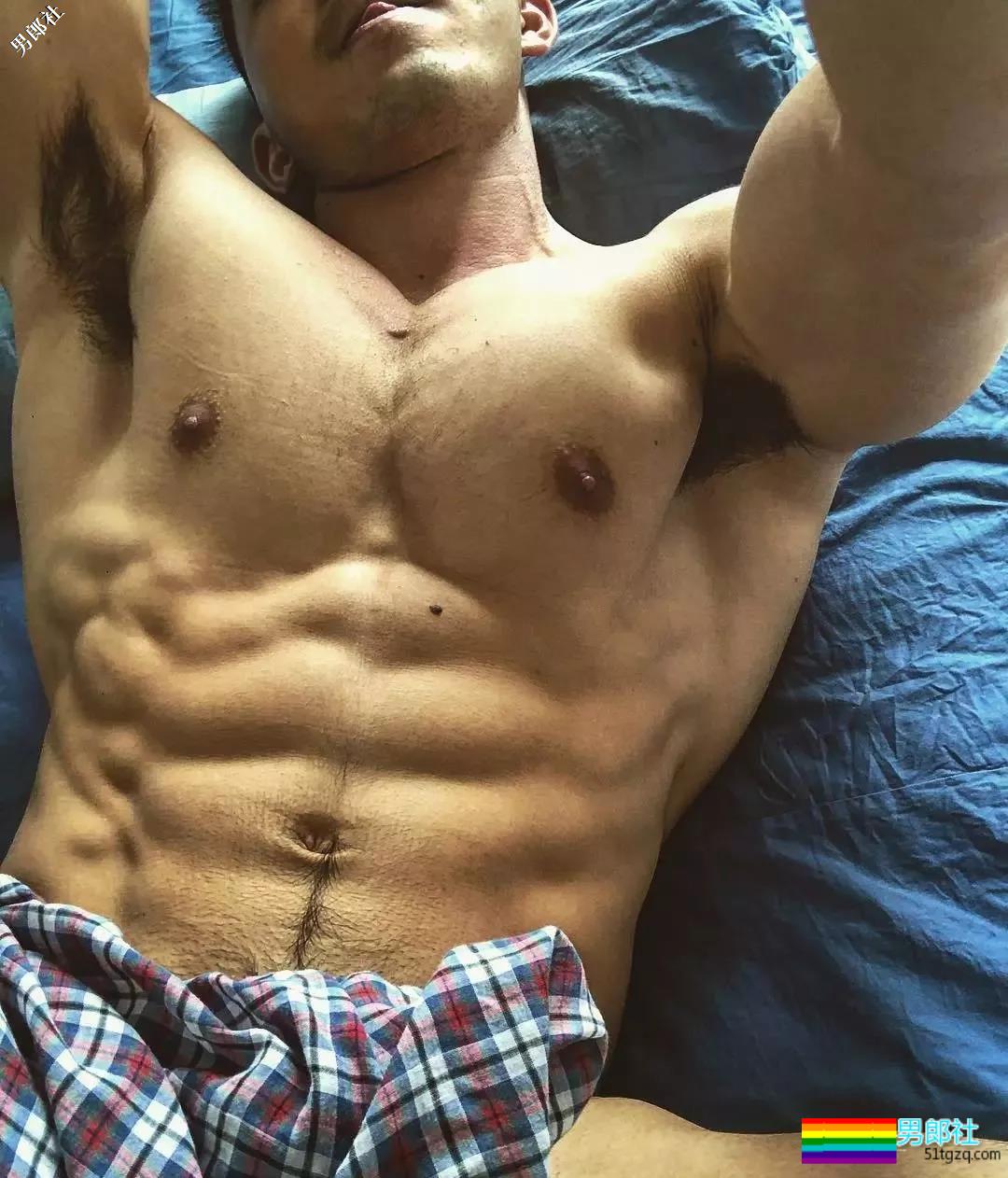 叫卖小视频名媛一朝成名，只求他下次出镜记得刮腋毛 - 51虹马