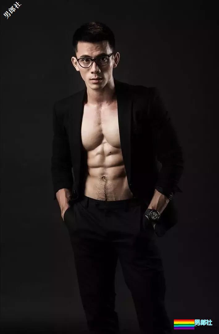 叫卖小视频名媛一朝成名，只求他下次出镜记得刮腋毛 - 51虹马