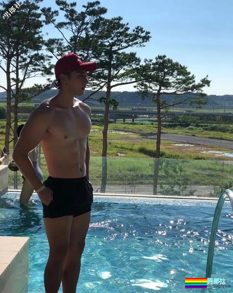 肌肉大长腿完美身材这是何等天菜。-51虹马