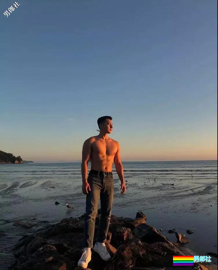 肌肉大长腿完美身材这是何等天菜。 - 51虹马 肌肉大长腿完美身材这是何等天菜。 - 51虹马