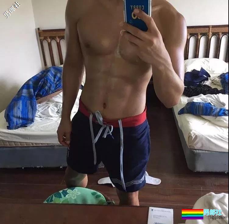 肌肉大长腿完美身材这是何等天菜。 - 51虹马