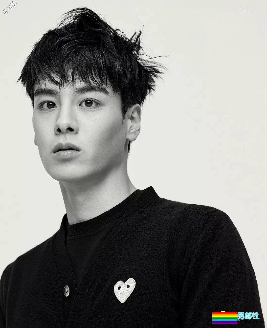 长腿肌肉帅哥海边秀身材惊艳网络，理想男友小狼狗劲瘦结实又帅气！ - 51虹马