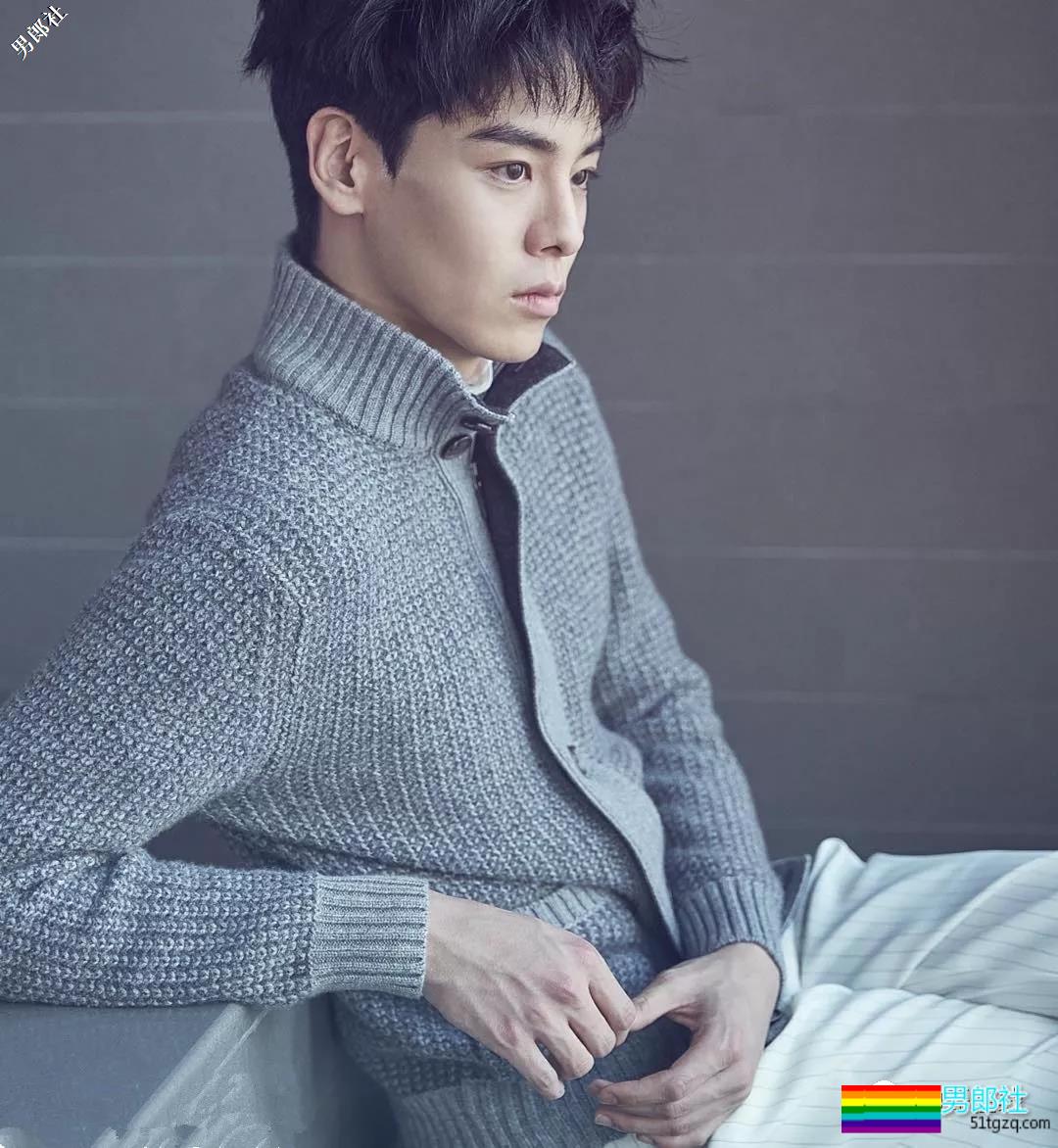 长腿肌肉帅哥海边秀身材惊艳网络，理想男友小狼狗劲瘦结实又帅气！ - 51虹马